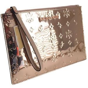 Michael Kors • Jet Set XL Zip Wristlet